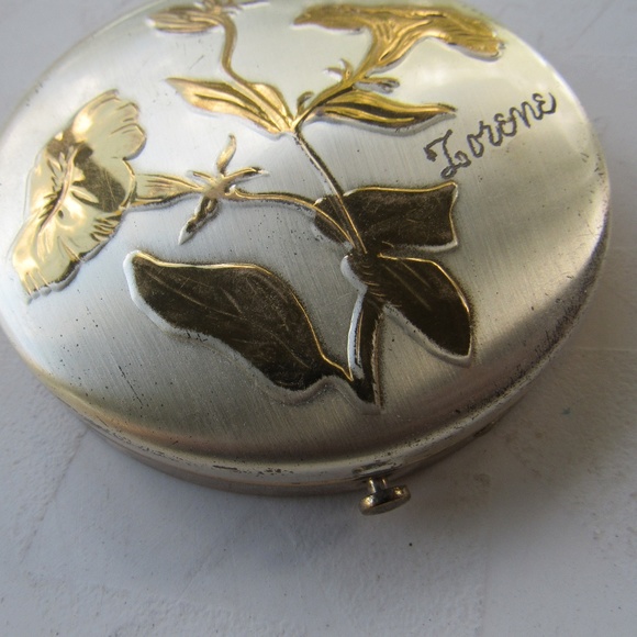Vintage Dorset Gold and Silver Toned Compact - Picture 3 of 6